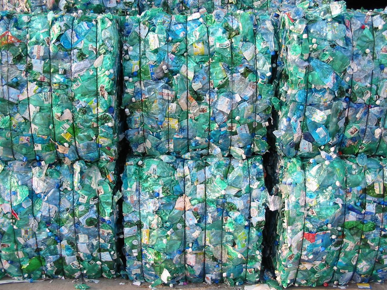 proces recyklace plastovych lahvi v zavodech Paprec